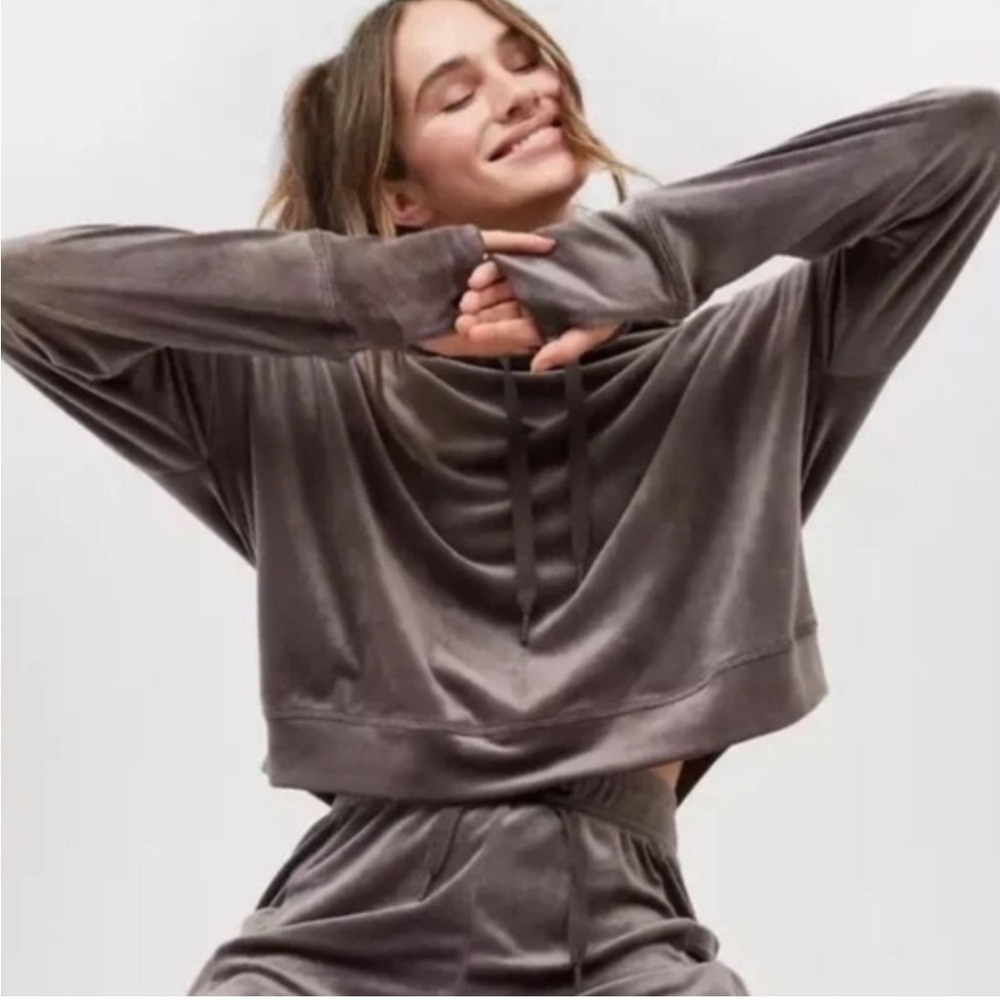 OFFLINE by Aerie Velour Cropped Hoodie Gray Thumbhole Pullover Sweatshirt Small